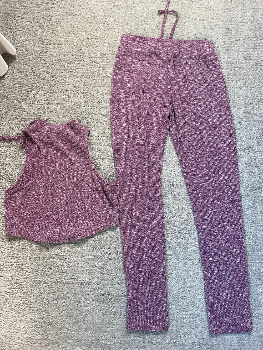 Gymshark Slounge ribbed knit
Tank & Jogger Set - Picture 11 of 11